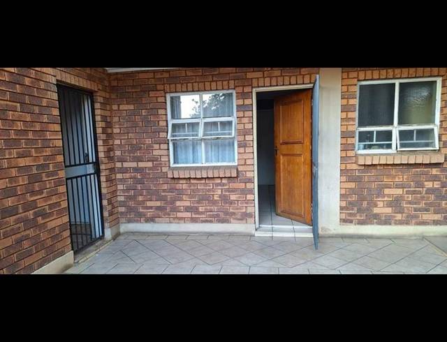 2 BEDROOM COMPLEX FOR SALE IN KARENPARK